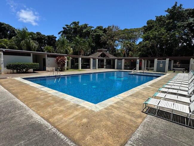 98-410 Koauka Loop, Unit 18K in Aiea, HI - Building Photo - Building Photo