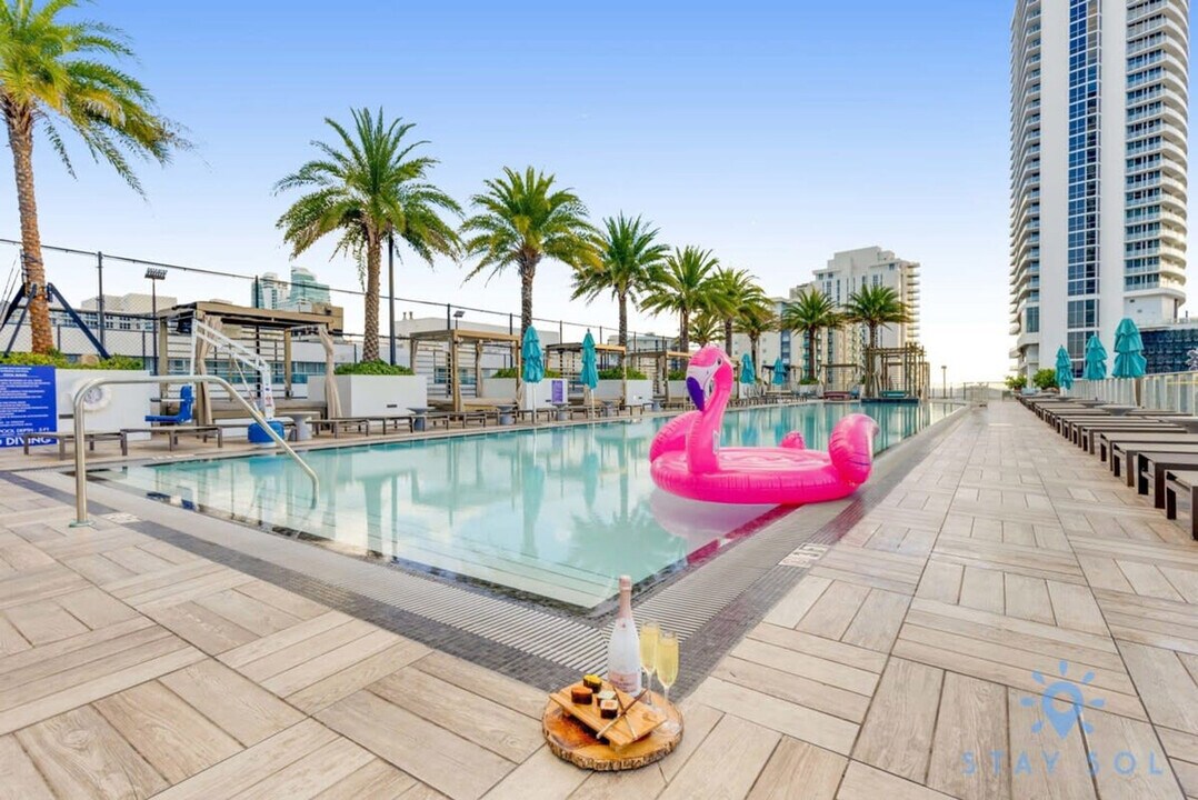 4010 S Ocean Dr in Hollywood, FL - Building Photo