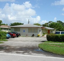 491-497 NE 139th St in Miami, FL - Building Photo