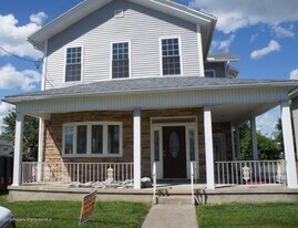 2027 Green Ridge St in Dunmore, PA - Building Photo