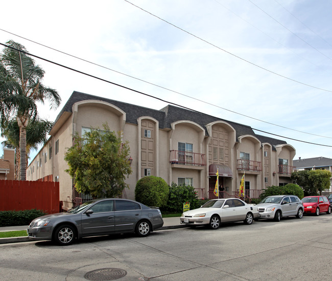 Crown Point Apartments in Northridge, CA - Building Photo - Building Photo