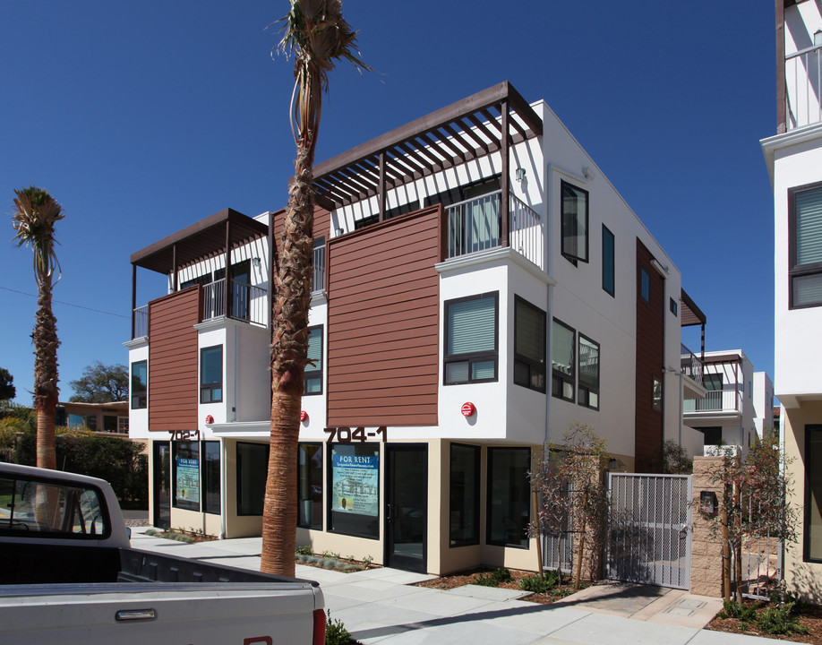 702-716 Turquoise St in San Diego, CA - Building Photo