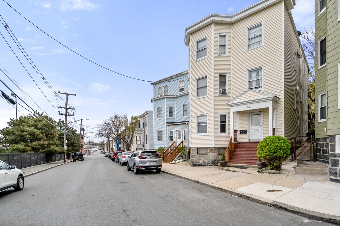 291 E Eagle St, Unit 2 in Boston, MA - Foto de edificio