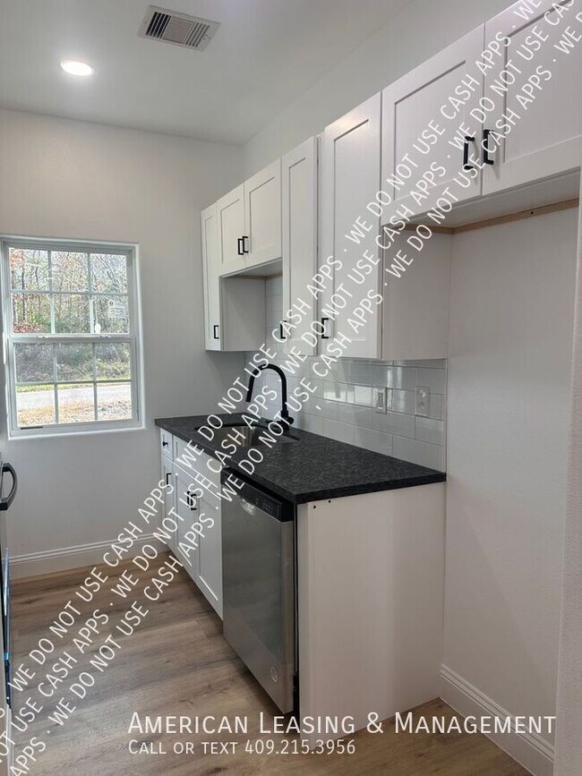 property at 1003 Lynn St