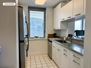 150 E 44th St in New York, NY - Foto de edificio - Building Photo