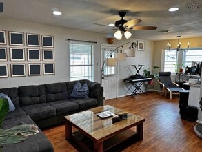 2119 Selma Dr in Wichita Falls, TX - Foto de edificio - Building Photo