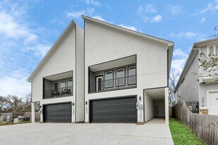 9026 Scott St in Houston, TX - Building Photo