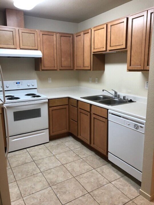2482 Avignon Cir in Santa Rosa, CA - Building Photo