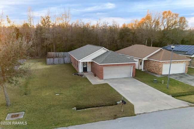 128 Bottle Brush Ln in Carencro, LA - Building Photo - Building Photo