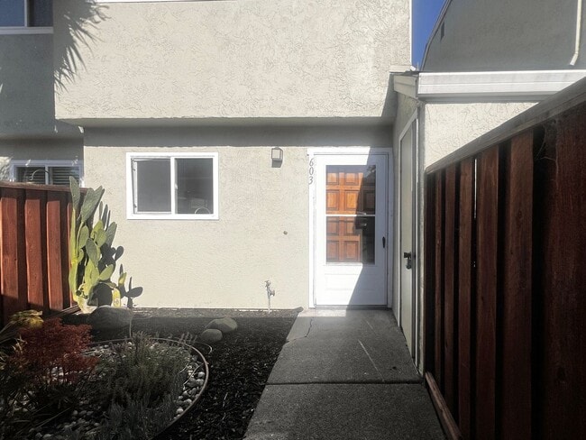 603 Racquet Club Cir in Rohnert Park, CA - Foto de edificio - Building Photo