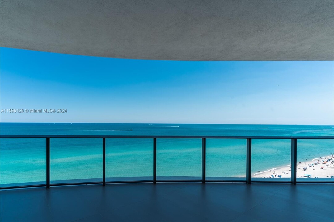 15701 Collins Ave, Unit 1002 in North Miami Beach, FL - Building Photo