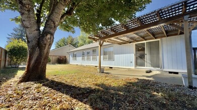 6040 60th Loop SE in Lacey, WA - Building Photo - Building Photo