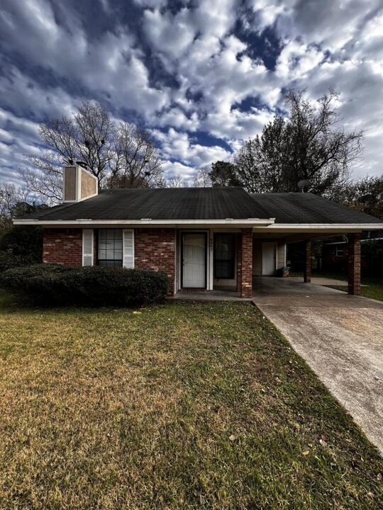 4263 Cypress Dr in Jackson, MS - Building Photo