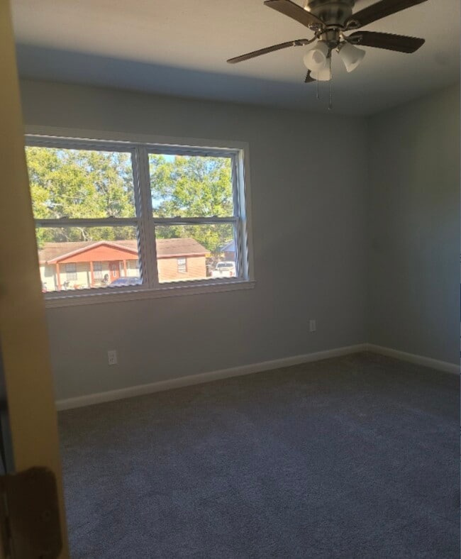 property at 4985 Catalina Cir