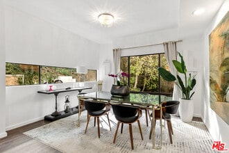 2350 Benedict Canyon Drive in Beverly Hills, CA - Building Photo - Building Photo