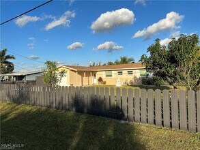 141 Schneider Dr in Ft. Myers, FL - Building Photo - Building Photo