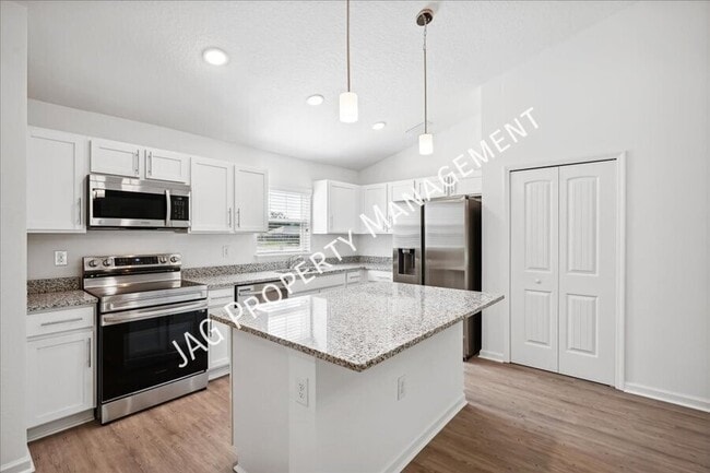 1191 Valencia St SE in Palm Bay, FL - Building Photo - Building Photo