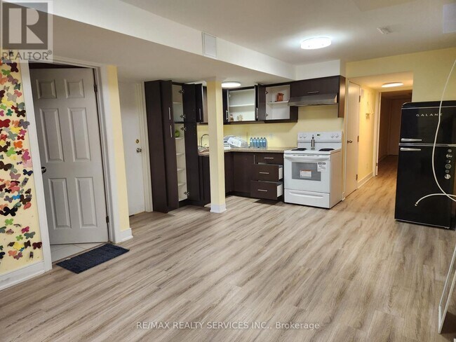 18 Kilrea Way in Brampton, ON - Building Photo - Building Photo