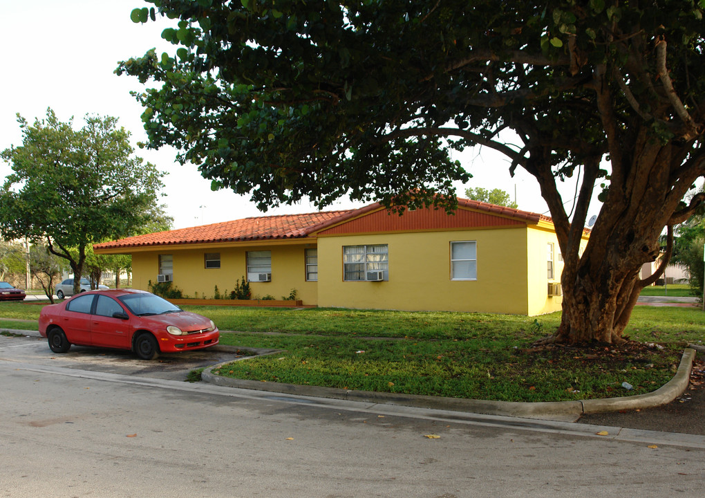 16901 NE 20th Ave in Miami, FL - Building Photo