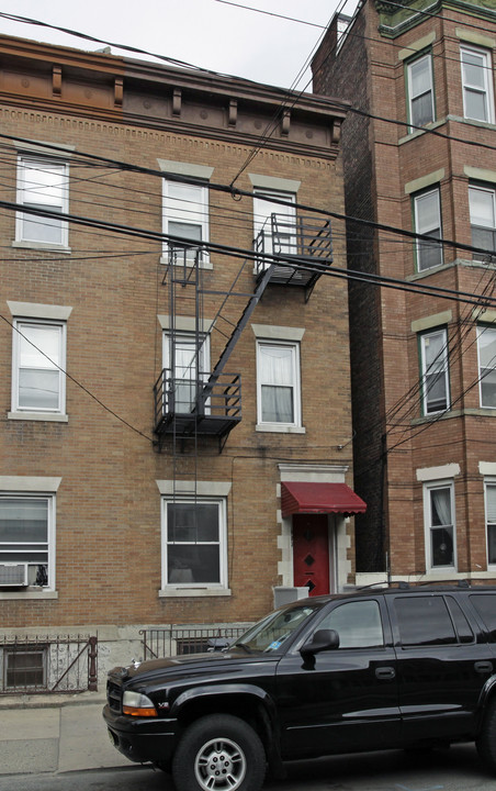 420 56th St in West New York, NJ - Building Photo