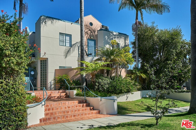property at 913 18th St