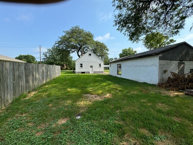 3203 Central Ave in Bettendorf, IA - Building Photo - Building Photo