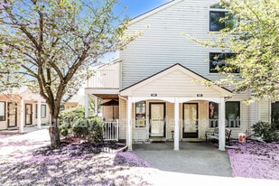 806 Gregorys Way in Voorhees Township, NJ - Building Photo