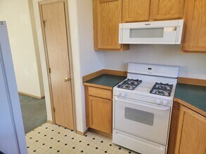 8601 E Bull Pine Ln in Spokane, WA - Building Photo - Building Photo
