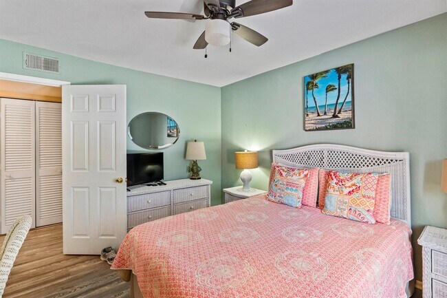 3585 41st Way S, Unit 46E in St. Petersburg, FL - Building Photo - Building Photo