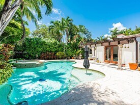 8927 Hawthorne Ave in Surfside, FL - Building Photo