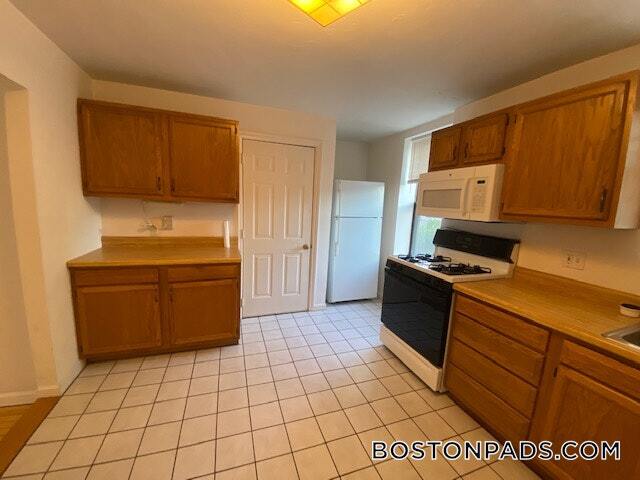 2028 Massachusetts Ave in Cambridge, MA - Building Photo - Building Photo