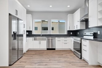 11615 Burbank Blvd in Los Angeles, CA - Building Photo - Building Photo