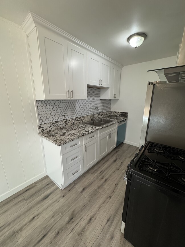 12329 Oxnard St, Unit 1 in Los Angeles, CA - Building Photo - Building Photo