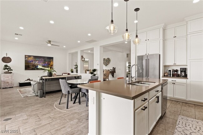 property at 10106 Amethyst Hills Ave