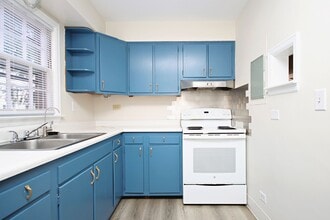 2114 Ivy Rd in Charlottesville, VA - Building Photo - Building Photo