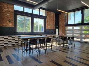 Launch in West Lafayette, IN - Foto de edificio - Building Photo