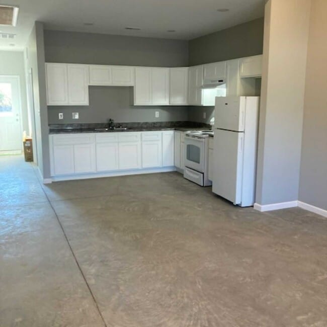 property at 5608 Pembroke-Fairview Rd