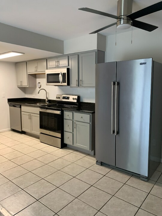 730 Ohio Pike in Cincinnati, OH - Building Photo