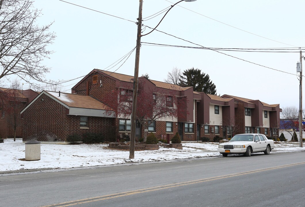 Edwin Joslin Apartments in Watervliet, NY - Building Photo