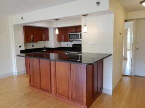 1600 Beacon St, Unit 806 in Brookline, MA - Building Photo - Building Photo