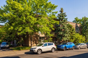 2567 Larivière Rue in Montréal, QC - Building Photo