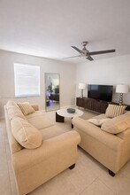 30 NE 26th St in Wilton Manors, FL - Building Photo - Building Photo