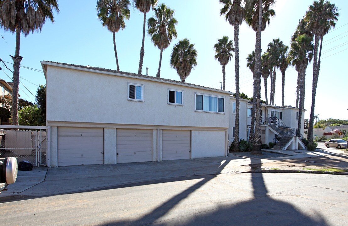 2103 Worden St in San Diego, CA - Building Photo