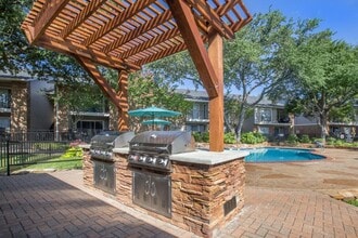MIA Forest Oaks in Arlington, TX - Building Photo - Building Photo