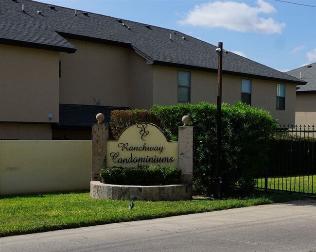 1000 Ranchway Dr, Unit 40 in Laredo, TX - Foto de edificio - Building Photo