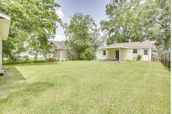 327 W Bordelon St in Gonzales, LA - Building Photo - Building Photo