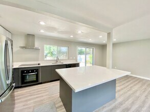 15834 SE 4th St in Bellevue, WA - Building Photo - Building Photo
