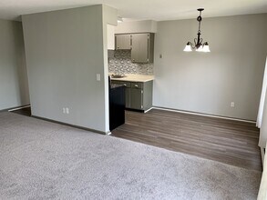 810 9th Ave S in Hopkins, MN - Building Photo - Building Photo