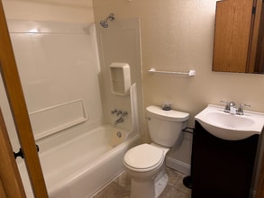 4074 S Packard Ave in St. Francis, WI - Foto de edificio - Building Photo