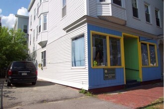 251-255 Danforth St in Portland, ME - Foto de edificio - Building Photo